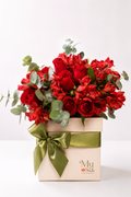 Box com 10 rosas e Astromerias